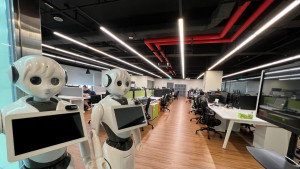 長庚大學持續引進AI PC與高規格 GPU 伺服器等運算設備，打造頂尖實作環境，把算力直接帶進教學與研究現場。（圖/長庚大學）