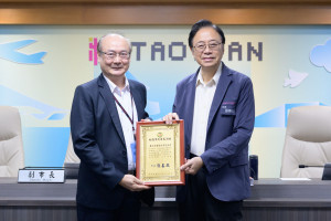 張市長頒感謝狀予華新麗華股份有限公司。