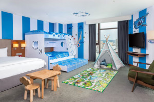 海洋主題親子房以童趣海洋元素打造專屬親子空間，讓孩子從入住開始就能享受充滿探索與遊戲感的旅程。