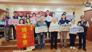 桃園市長張善政出席「平鎮區農業策略聯盟活動」，與農友及平鎮區農會夥伴交流。