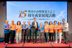 張市長表揚志工團隊。