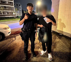 林男接獲領回通知時激動道謝，頻頻讚許員警積極熱忱。