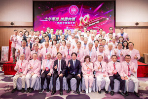 桃園企業聯合會舉辦十周年慶暨理事長交接典禮大合照。