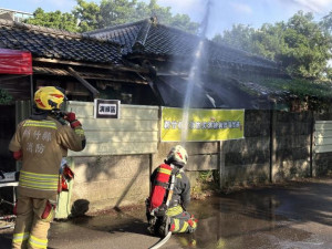 現場實施複合式情境演練，涵蓋通報、初級滅火與疏散引導等應變作為。