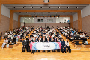 日本香川縣知事池田豐人應邀主講桃園市立圖書總館主講今年第4場「從桃園看世界」系列講座大合照。