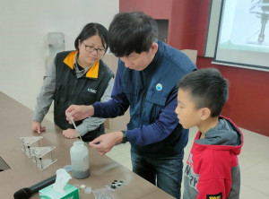 石門水資源回收中心推出「小河的秘密」與「回水之路」兩門環境教育課程，是假日親子共學、寓教於樂的絕佳去處。