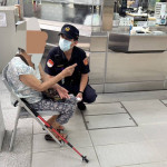 73歲婦捷運站徘徊2小時　手機剩2%警暖心助返家。（圖/陳招宗翻攝）