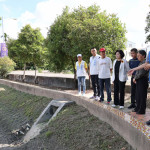 雲林縣長張麗善率縣府團隊會勘古坑鄉水碓農村社區土地重劃區滯洪池／翻攝照片