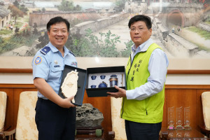 空軍第一聯隊聯隊長拜會縣府　林皆興感謝官兵守護領空