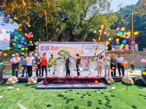 「埔里虎頭山臺灣地理中心碑園區入口遊客資訊站開幕啟用典禮」。（日管處提供）