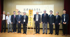 歷經20年法政教育與實務交流的累積，中央大學法律與政府學系10月8日在客家學院國際會議廳舉行揭牌儀式。
