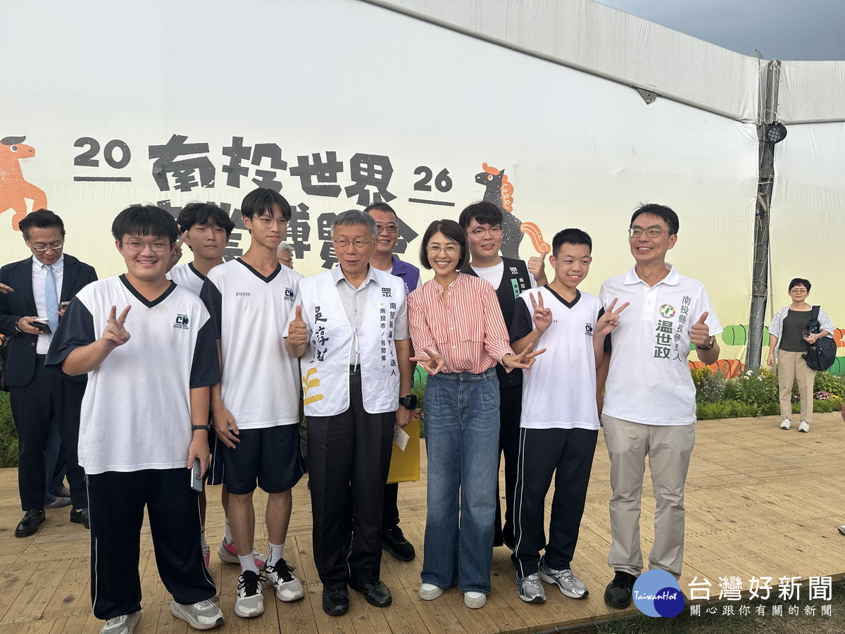 許淑華柯文哲茶博會場遇上温世政，難得同框。（記者扶小萍攝）