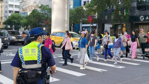 台中市政府府前廣場舉行國慶升旗典禮，警六分局加強交通疏導與安全維護，確保活動順利進行。（圖/讀者提供）