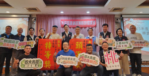 桃園市長張善政出席「桃園市產銷班策略聯盟講習交流活動」，與新屋區農友及農會夥伴交流。