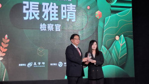 台中地檢署檢察官張雅晴偵辦盜伐及石虎獵捕案有功，獲頒林業及自然保育有功人員殊榮。（圖/中撿提供）