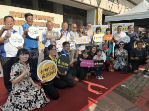 南投嘉義結合展出優質品牌，歡迎全臺遊客選購好物。（記者扶小萍攝）