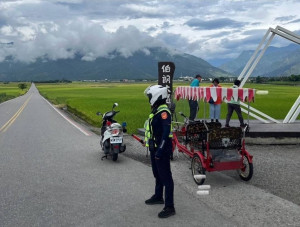 池上秋收賞稻趣　關山警提醒：導航僅供參考、汽機車勿闖伯朗大道