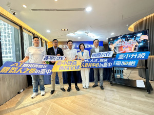 第二場電視辯論協調會中，江啟臣團隊的王育敏副主委堅持英文辯論，她認為來的市長必須具備真材實料的涉外溝通實力，才能代表臺中在全球產業鏈與談判桌上爭取最大資源。(圖/江啟臣服務處)