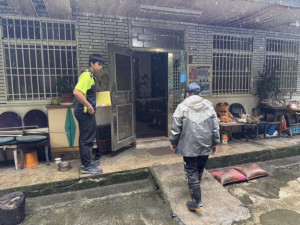 五峰鄉花園部落疏散勸導。