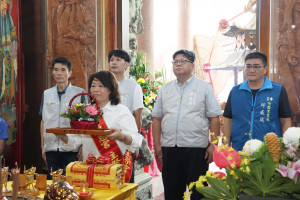 嘉義市長黃敏惠今（24）日率市府團隊前往嘉邑代天巡府福安舘及鵬思宮參香／市府提供