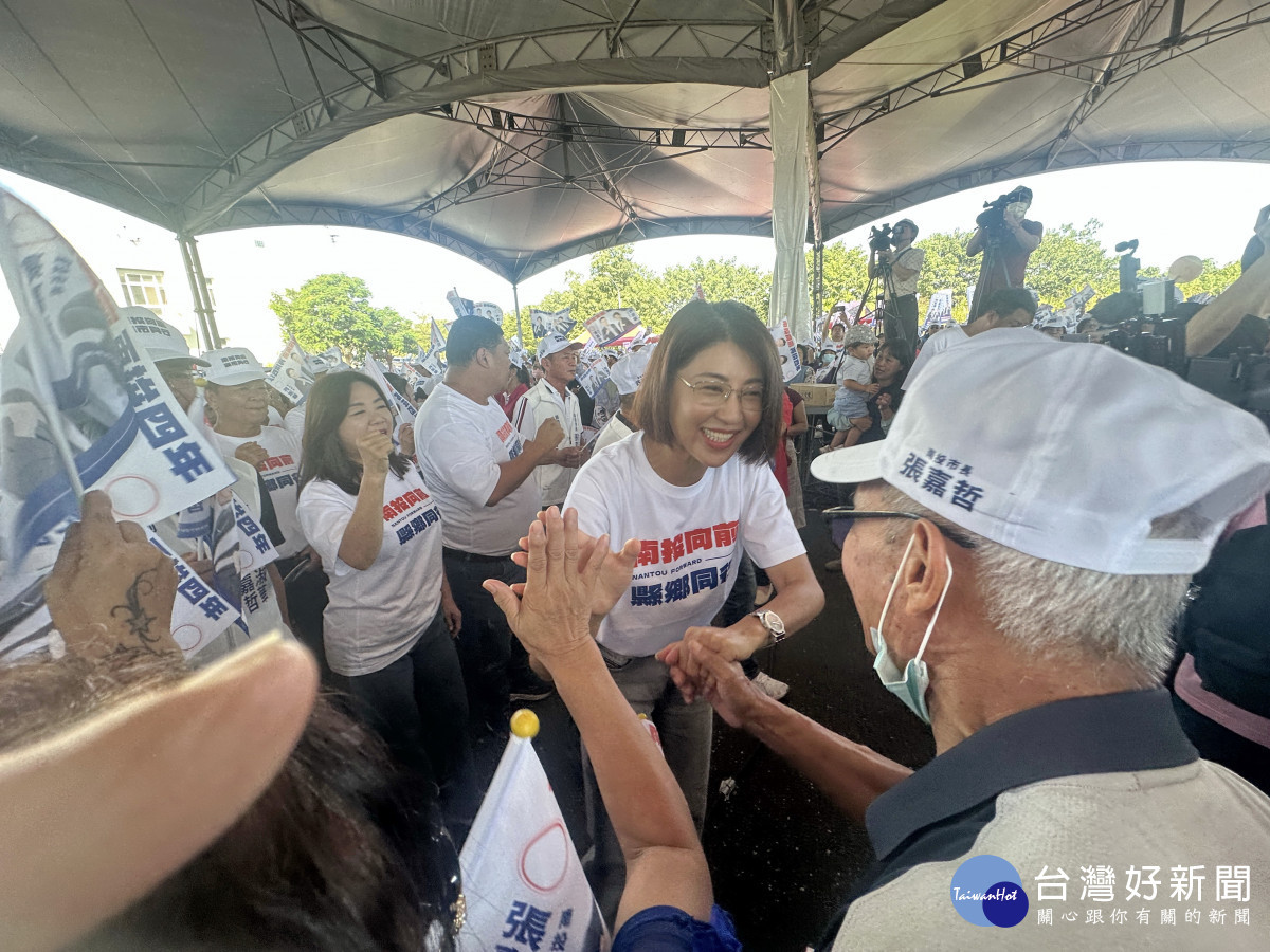 許淑華主張候選人應提出地方民眾關注的看法或解方。（記者扶小萍攝）