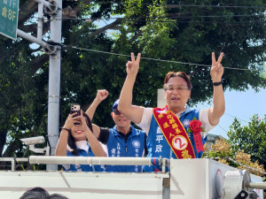 「好事成雙、平政接棒」！魏平政抽中2號籤　車隊跑遍彰化全縣拚支持。圖／記者鄧富珍攝