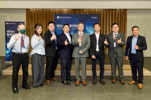 左起鍵祥資訊顧問王承斌、Mitel台灣通路經理官語凡、Ibratro 技術總監 Goh Yan Chang、Mitel東協區域通路客戶經理Ronnie Ng、鍵祥資訊總經理鍾文上、Mitel 東協區域總經理Sean Foo、鍵祥資訊資通訊處長蔡裕偉、那維亞科技總經理周國益。