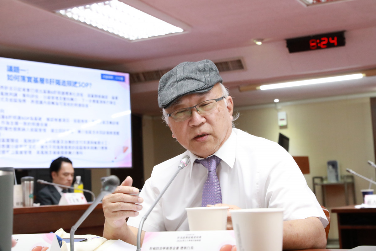 秀傳醫療體系副總裁牟联瑞指出，應依基層量能建立分級照護與轉診機制，讓低風險患者就近追蹤、高風險患者及早轉介。