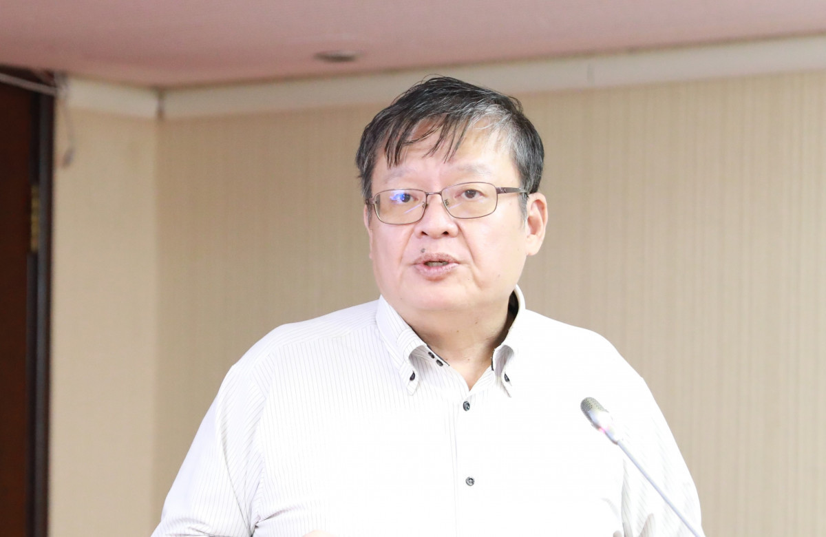 衛生福利部中央健康保險署副署長顏家瑞表示，B肝藥物給付條件已通過共擬會同意放寬；未來將整合既有檢驗資料自動計算FIB-4，並研議於健保快易通提供計算功能。