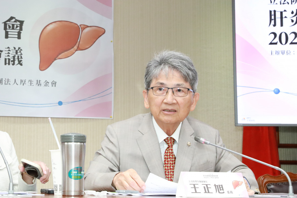 立法院厚生會副會長王正旭立委建議，成人健檢應增列血小板檢驗，結合既有年齡及肝功能資料，自動計算FIB-4指數，並搭配異常提醒與轉介追蹤機制，協助高風險個案及早進入照護。
