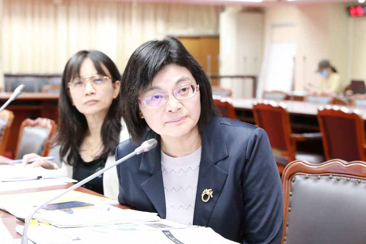衛生福利部國民健康署副署長林莉茹表示，將研議先針對糖尿病、代謝症候群等高風險族群，自動計算FIB-4協助風險辨識。