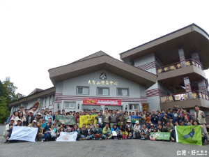 2016大雪山飛羽－風情萬種賞鳥大賽中，共有國內外33隊123人參加。（記者黃玉鼎攝）