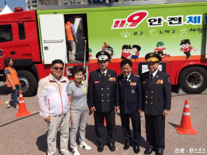 圖說：陳崇岳副局長率蔡武忠簡任技正等出席韓國首爾消防安全節活動。（圖／消防局提供）