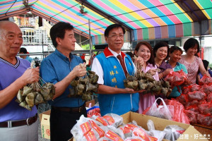 林縣長羅議員和林處長共同祝福大家端節快樂。（記者扶小萍攝）
