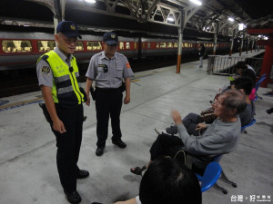 老翁自臺東至嘉尋友迷路 細心警找前同仁共助其返家