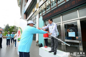 桃園市長鄭文燦授旗並嘉勉「105年全國身心障礙國民運動會」桃園市代表隊。