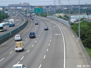 駛離國道主線車道下匝道時未依序排隊，即起也將開罰。（圖／資料照片）