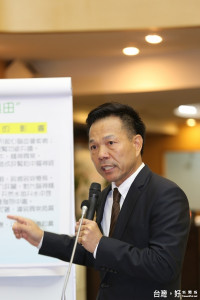 市議員郭清華以「有毒土壤、毀人良田」為題質詢，要求市府建立填土申請程序和機制，調查安南區農地遭污染「失落的土地」真相。