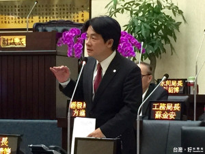 賴清德市長針對，議員提出台南該重視小黑蚊防疫工作，做答詢。