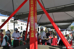 橋頭區高36-2線甲樹路第三期道路拓寬工程今（3）日舉行動土典禮。（圖／記者許凱涵攝）