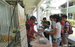 台中市環保局在大專院校進行畢業生二手物回收，成效不錯。