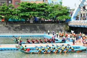 鹿港慶端陽遊行踩街　沿線民眾及遊客熱情參與