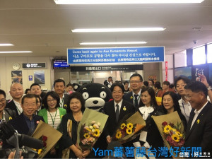 陳菊市長,賴清德市長率團赴日熊本捐贈震災善款,抵達熊本機場受到熱烈歡迎。