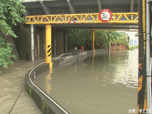 新竹市豪大雨不斷 多處地下道封閉