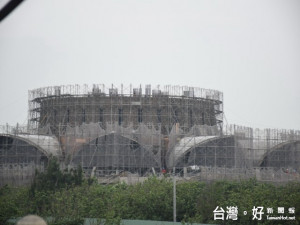 台中市政府以七億二千萬元，打造媽祖觀光園區，興建一尊七十公

尺連基座的「媽祖」石像，時下基座即將竣工，神像打造引起地方
重視。（記者陳榮攝）