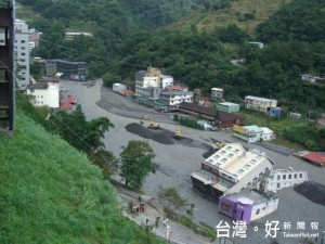 2008年辛樂克颱風襲台，造成南投塔羅灣溪暴漲，重創廬山溫泉區，許多沿岸的溫泉旅店慘遭滅頂，甚至橫倒在河床上，讓人怵目驚心！