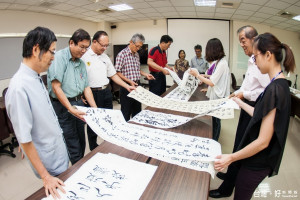 上緯文化基金會辦書法賽評審公正。（記者扶小萍攝）