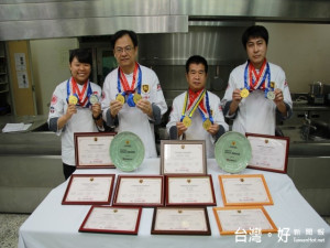 弘光科技大學餐旅管理系參加「第二屆南韓亞洲名廚美食競賽」，

打敗亞洲6國35個隊伍奪得團體賽特金獎，個人賽也拿下1特金2金3

銀之優良成績。（記者陳榮昌攝）