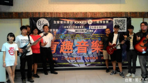 市議員李退之（左五）、臺南青年創業基地八月廿七日將在新營區體育館二二八公園舉辦大型搖滾音樂會「有趣音樂節」。