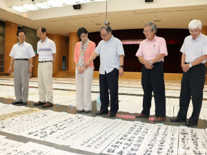 全國書法比賽12日在市府6樓大禮堂進行初審作業。（圖／記者黃村杉攝）